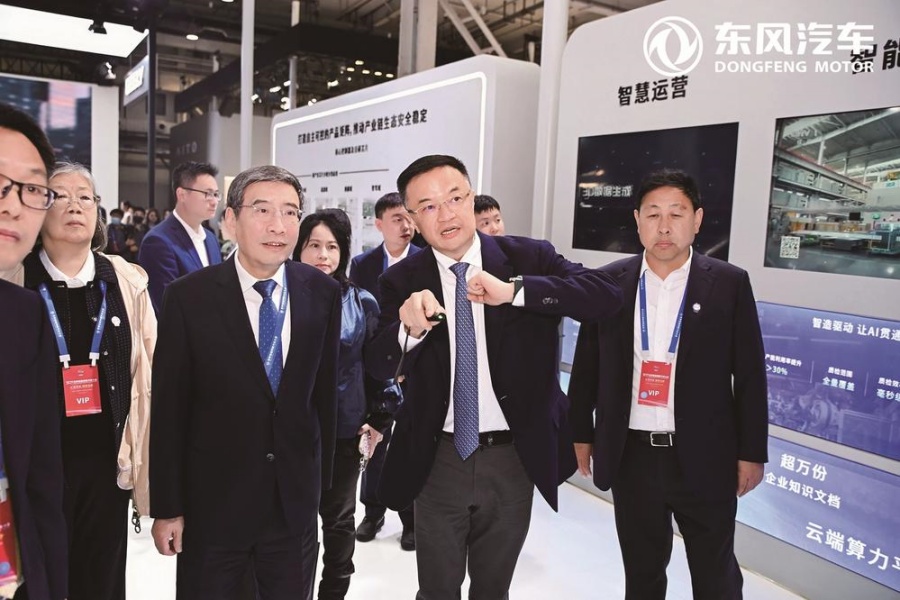 科技z6com·尊龙闪耀2025世界智能网联汽车大会